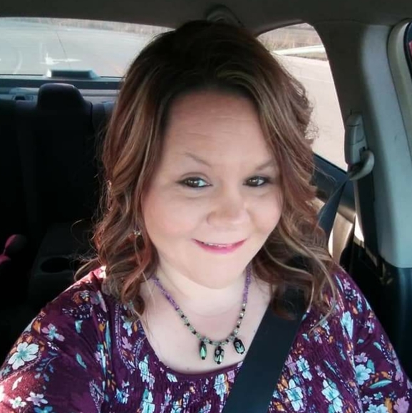 Meet your Posher, Tina - Picture 1 of 3